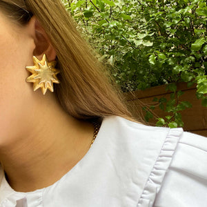 Imposing two abstract stars earrings from GIGI PARIS