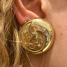 Load image into Gallery viewer, Ying yang round earrings
