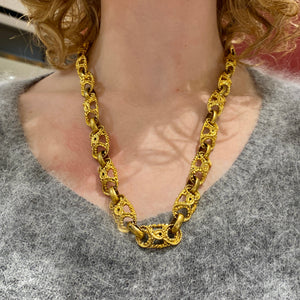 Imposing stylized 8-link necklace