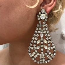 Load image into Gallery viewer, Impressive dancer earrings all in diamonds