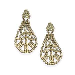 Imposing dancer earrings all in diamonds