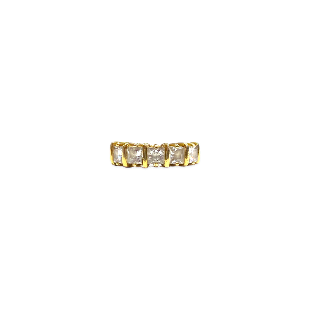 Jolie bague toute pavée de diamants blancs taille princesse