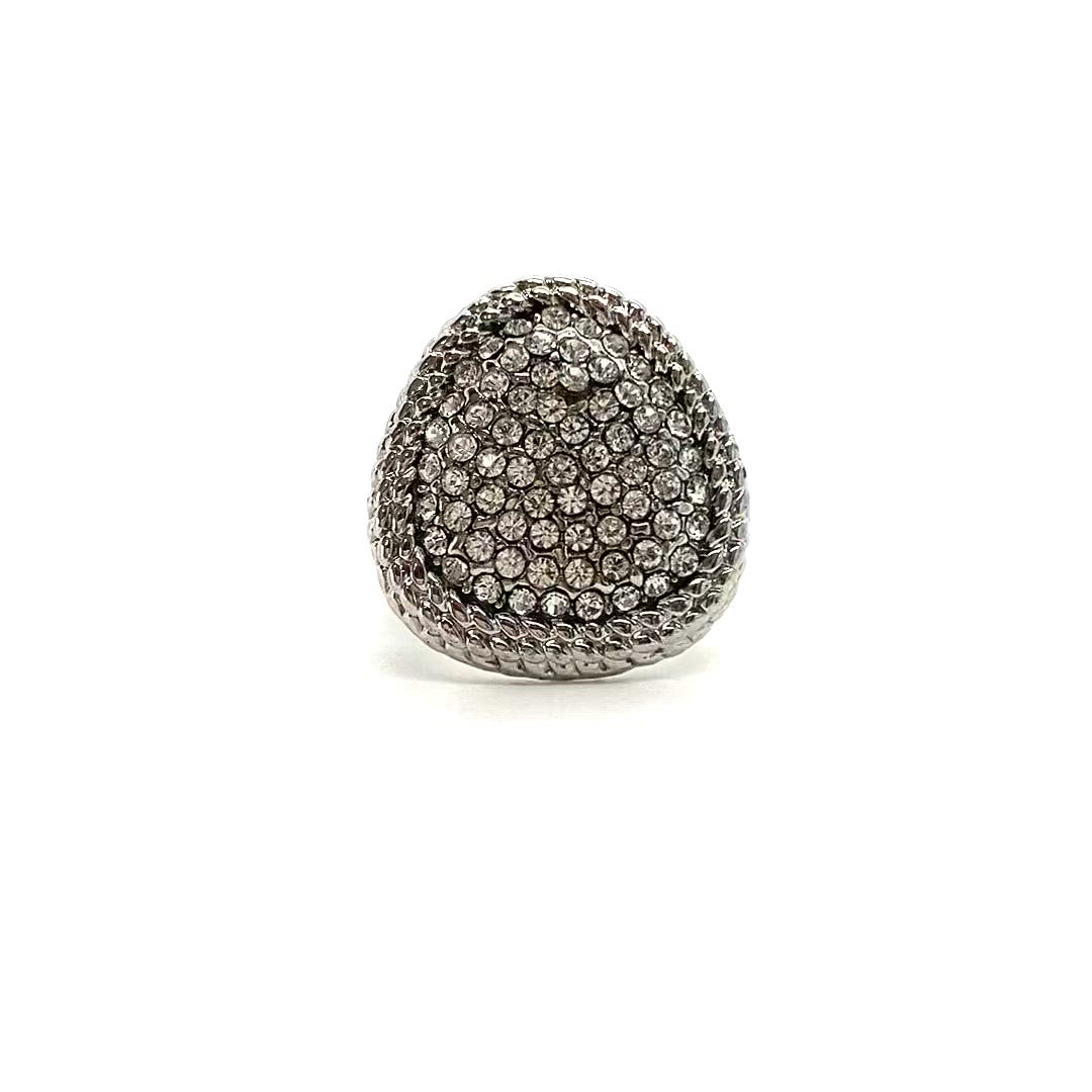 Bague argentée cabochon triangulaire orné de diamants faux blancs vintage de chez GIGI PARIS