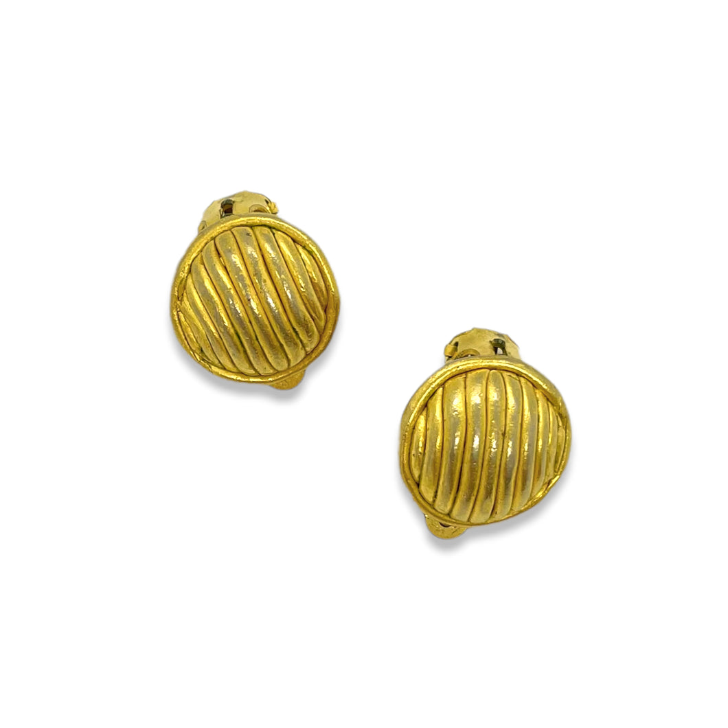 Boucles d'oreilles petits ronds strillés vintage de chez GIGI PARIS