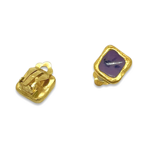 Boucles d'oreilles Biche de Bere carrées dorées et violettes vintage de chez GIGI PARIS