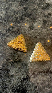 Boucles trianglee dorée finitions frappées