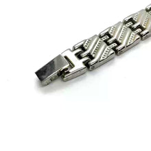 Charger et lire la vidéo dans la visionneuse de la Galerie, Montre argentée petit cadran vintage de chez GIGI PARIS
