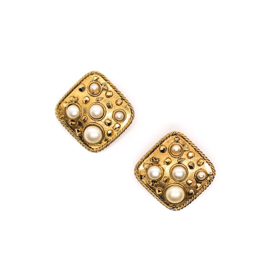 Boucles carrées avec perles